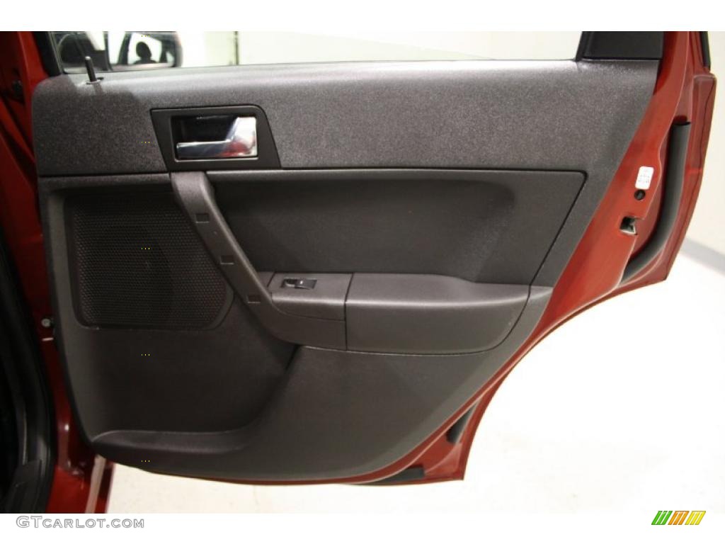 2009 Focus SES Sedan - Sangria Red Metallic / Medium Stone photo #36