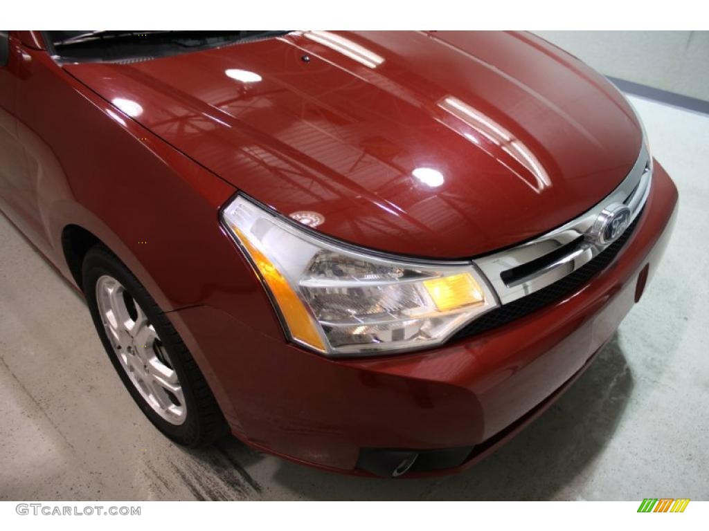 2009 Focus SES Sedan - Sangria Red Metallic / Medium Stone photo #44