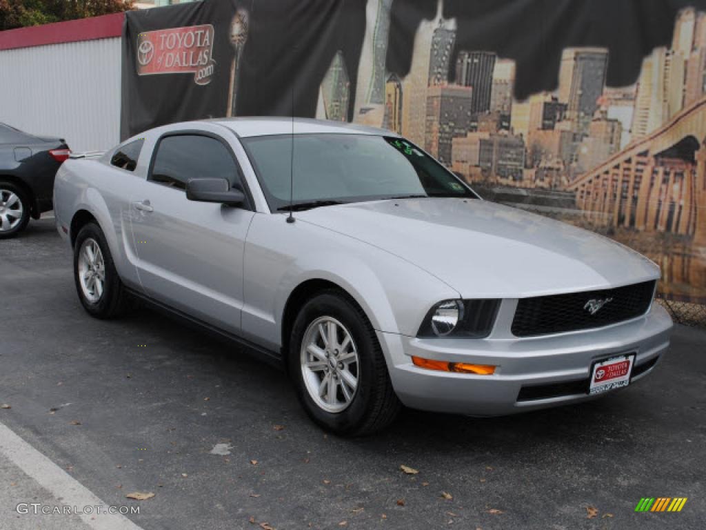 2007 Mustang V6 Deluxe Coupe - Satin Silver Metallic / Light Graphite photo #6