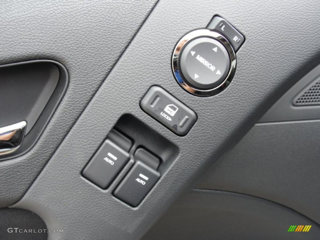 2011 Hyundai Genesis Coupe 2.0T Controls Photo #42431064