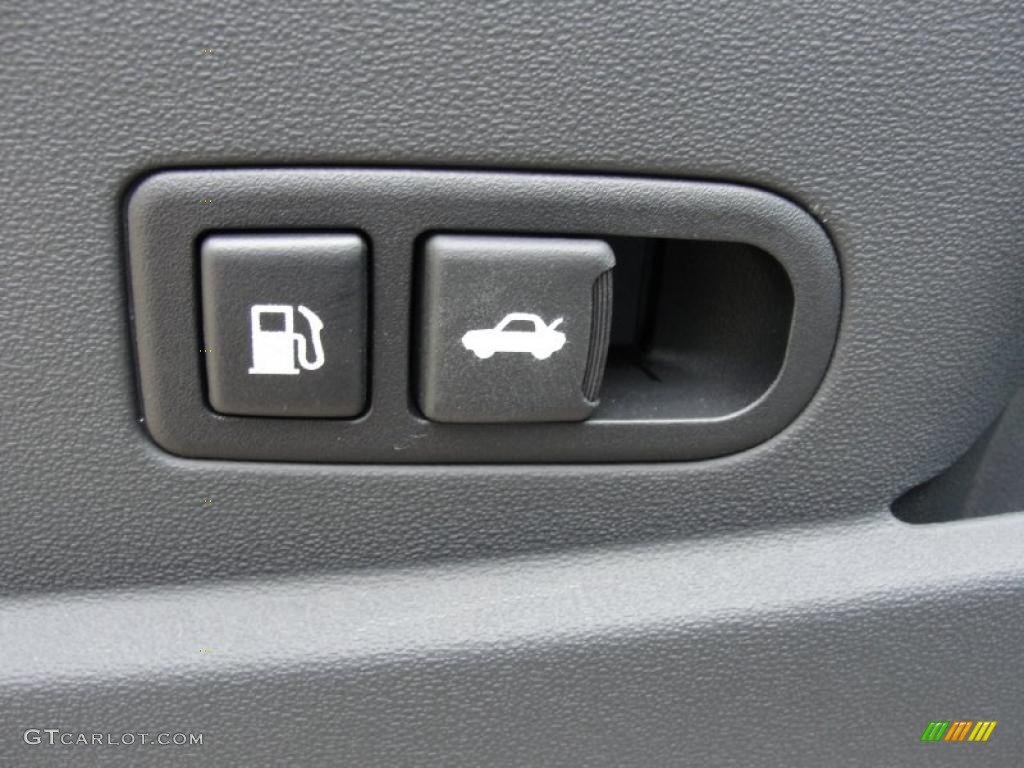 2011 Hyundai Genesis Coupe 2.0T Controls Photo #42431092