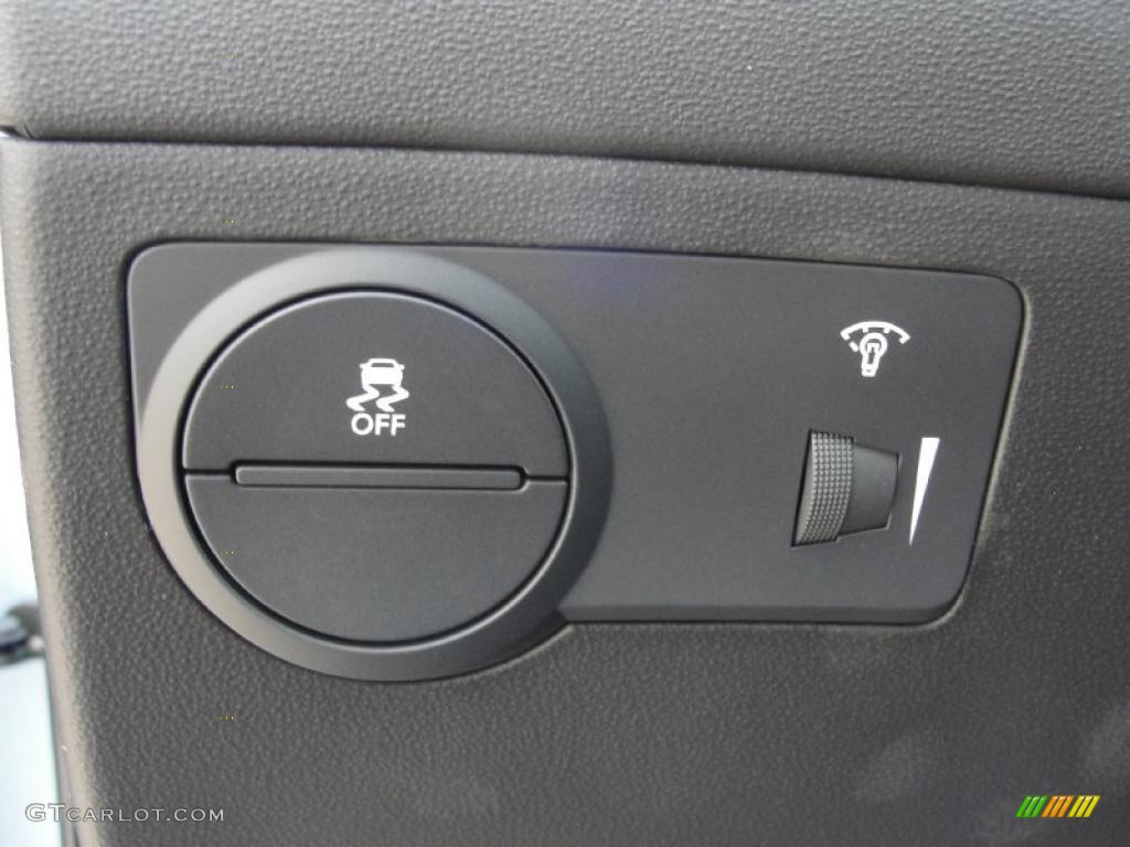 2011 Hyundai Genesis Coupe 2.0T Controls Photo #42431288