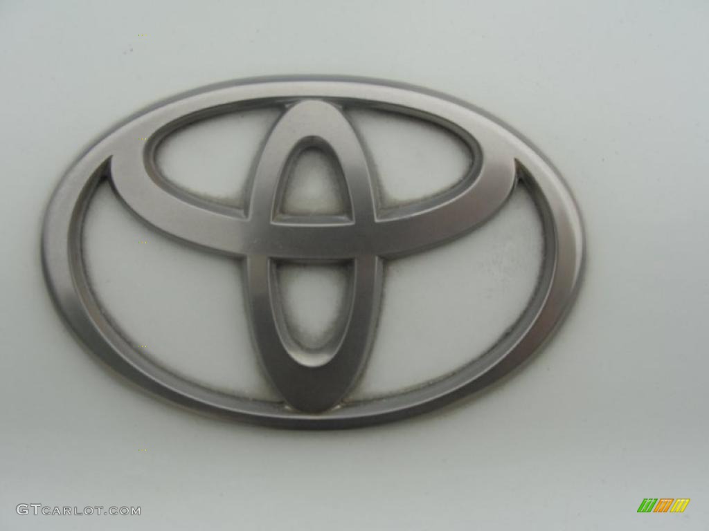 1997 Toyota Land Cruiser Standard Land Cruiser Model Marks and Logos Photo #42432552