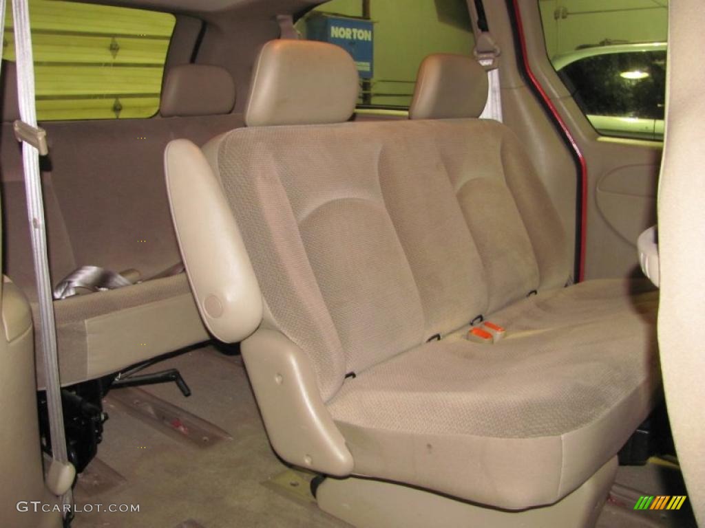 2003 Grand Caravan SE - Inferno Red Tinted Pearl / Taupe photo #12