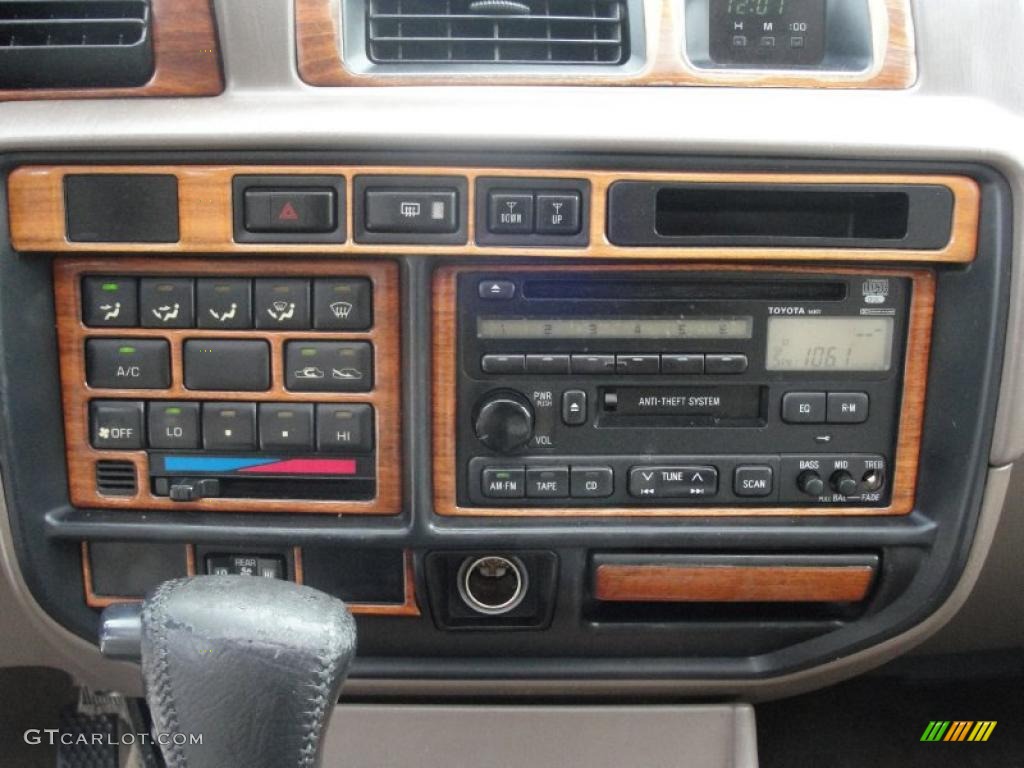 1997 Toyota Land Cruiser Standard Land Cruiser Model Controls Photo #42432900