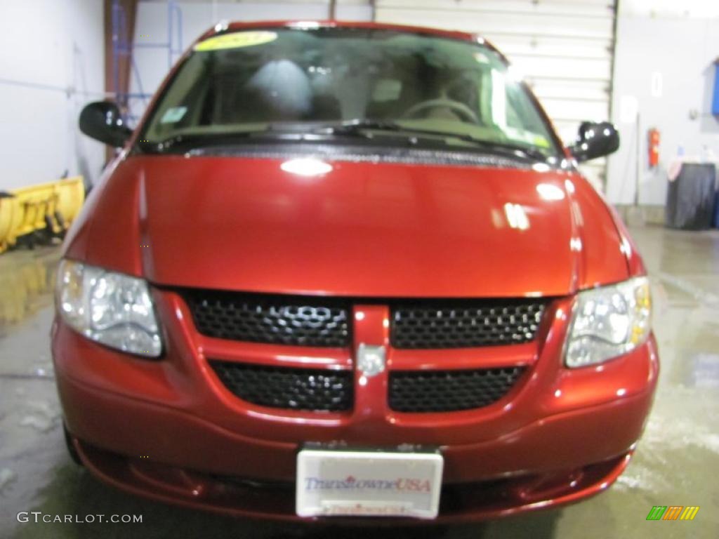 2003 Grand Caravan SE - Inferno Red Tinted Pearl / Taupe photo #15
