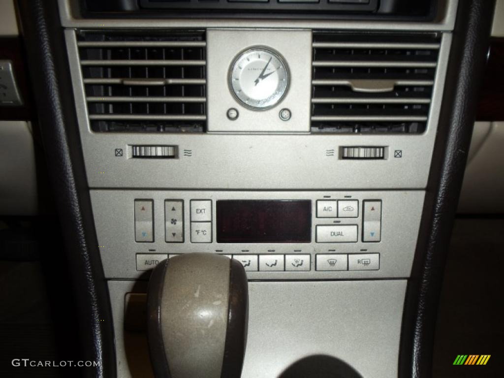 2003 Lincoln Aviator Luxury Controls Photo #42435484