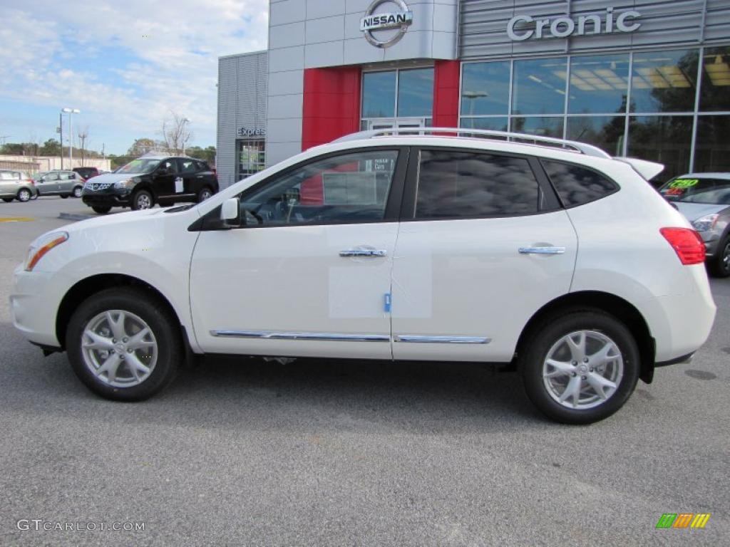 2011 Rogue SV - Pearl White / Black photo #2