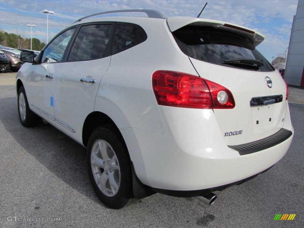 2011 Rogue SV - Pearl White / Black photo #3