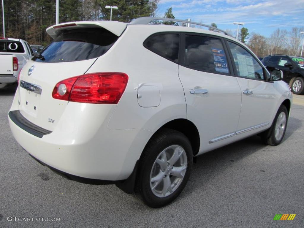 2011 Rogue SV - Pearl White / Black photo #4