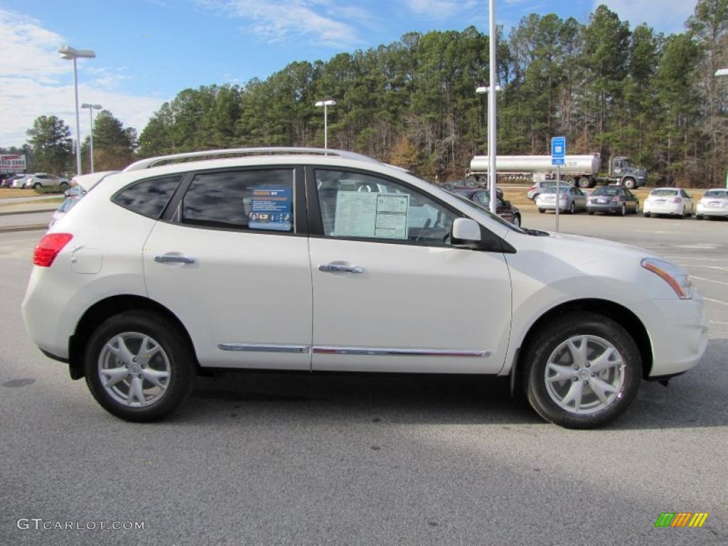 2011 Rogue SV - Pearl White / Black photo #5