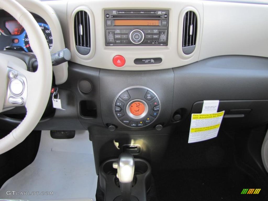 2011 Nissan Cube 1.8 SL Light Gray Dashboard Photo #42438556