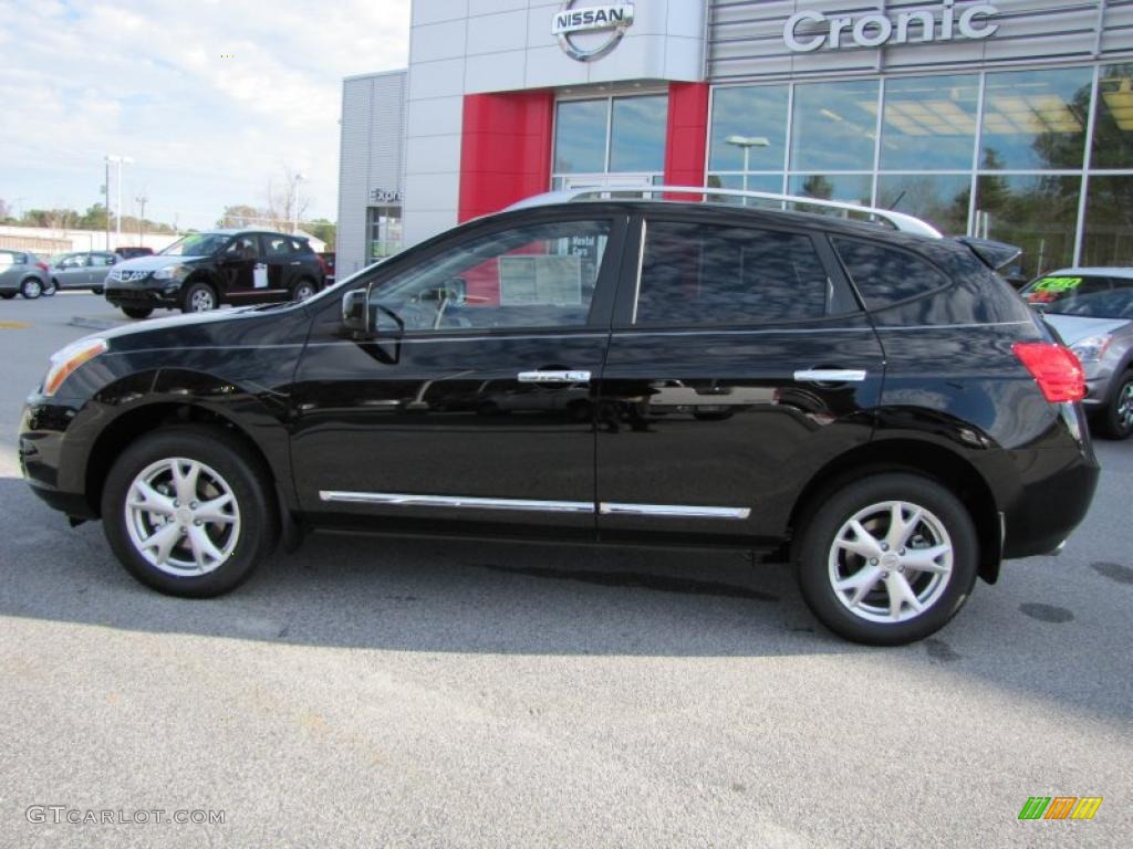 2011 Rogue SV - Wicked Black / Gray photo #2