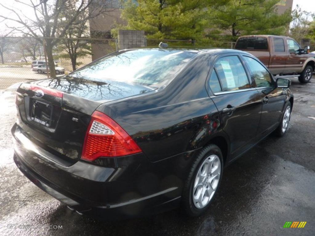 2011 Fusion SE - Tuxedo Black Metallic / Charcoal Black photo #2