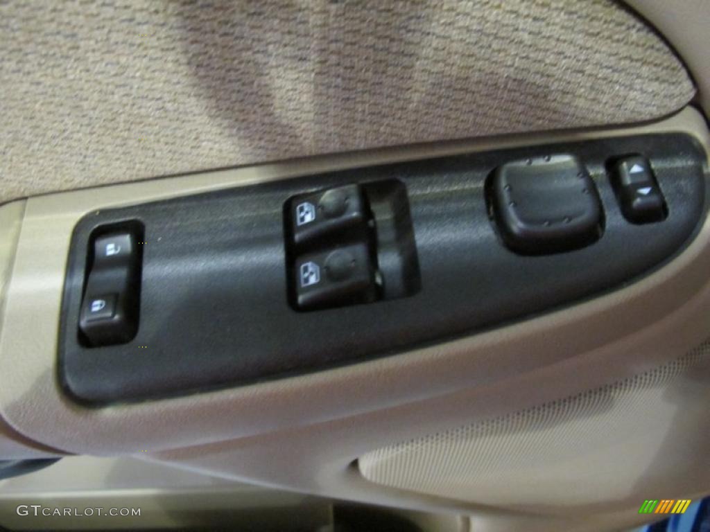 2003 GMC Sierra 1500 SLE Extended Cab Controls Photo #42443973