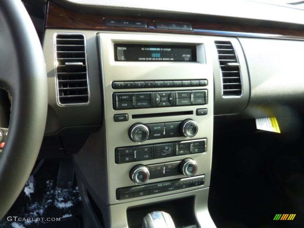 2011 Ford Flex SEL AWD Controls Photo #42444107