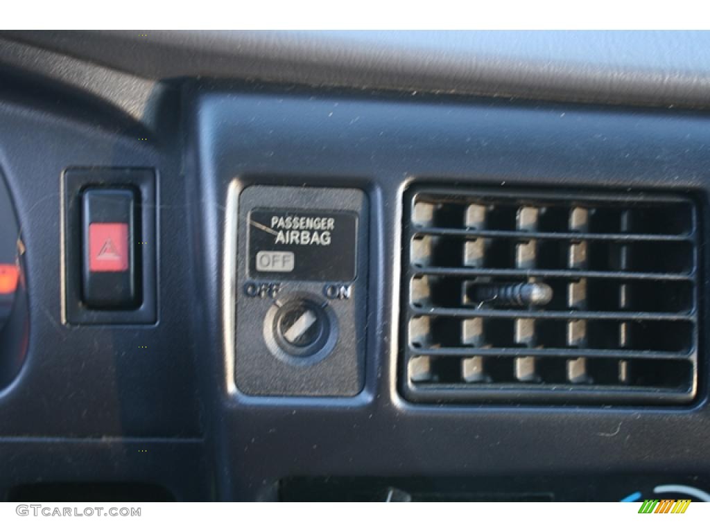 1998 Toyota Tacoma V6 TRD Extended Cab 4x4 Controls Photos