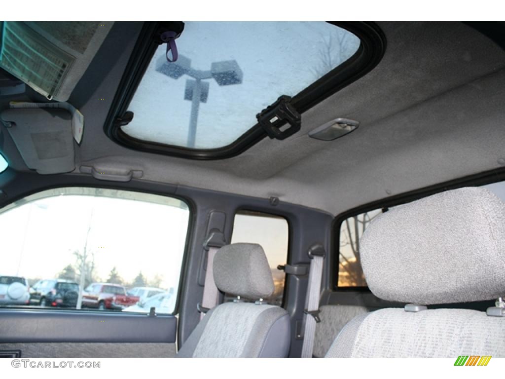 1998 Tacoma V6 TRD Extended Cab 4x4 - White / Gray photo #26
