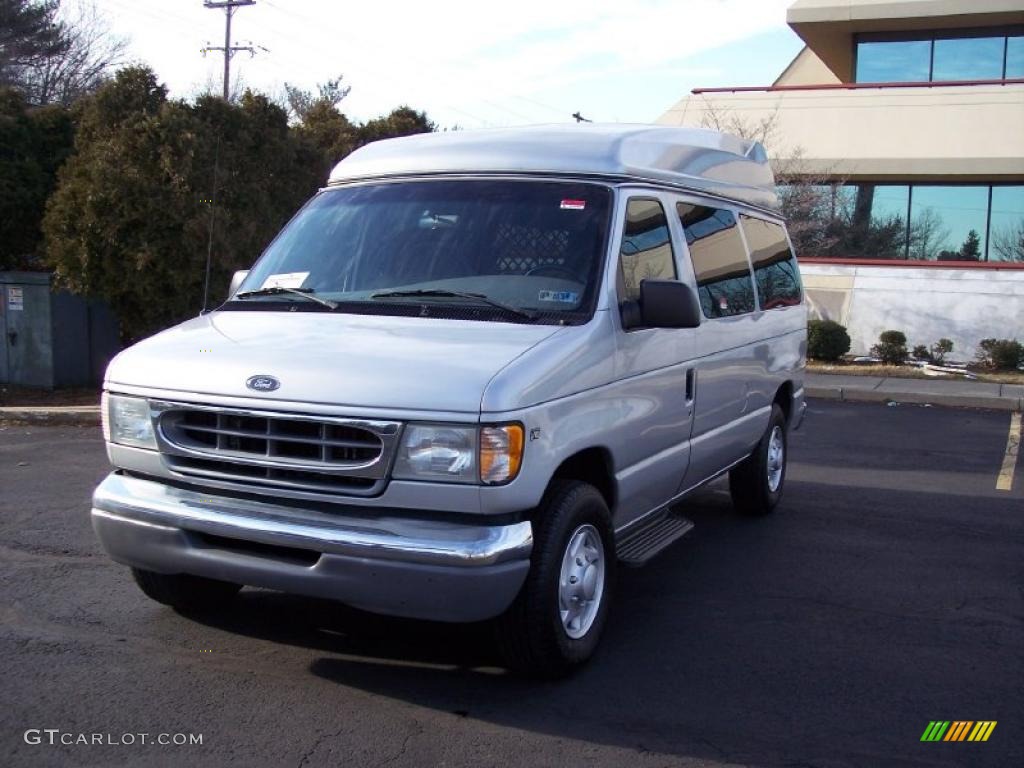2002 E Series Van E350 Passenger Conversion - Silver Metallic / Medium Graphite photo #12
