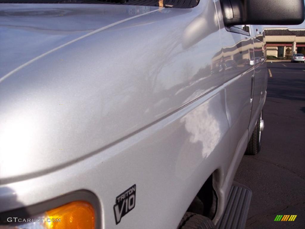 2002 E Series Van E350 Passenger Conversion - Silver Metallic / Medium Graphite photo #24