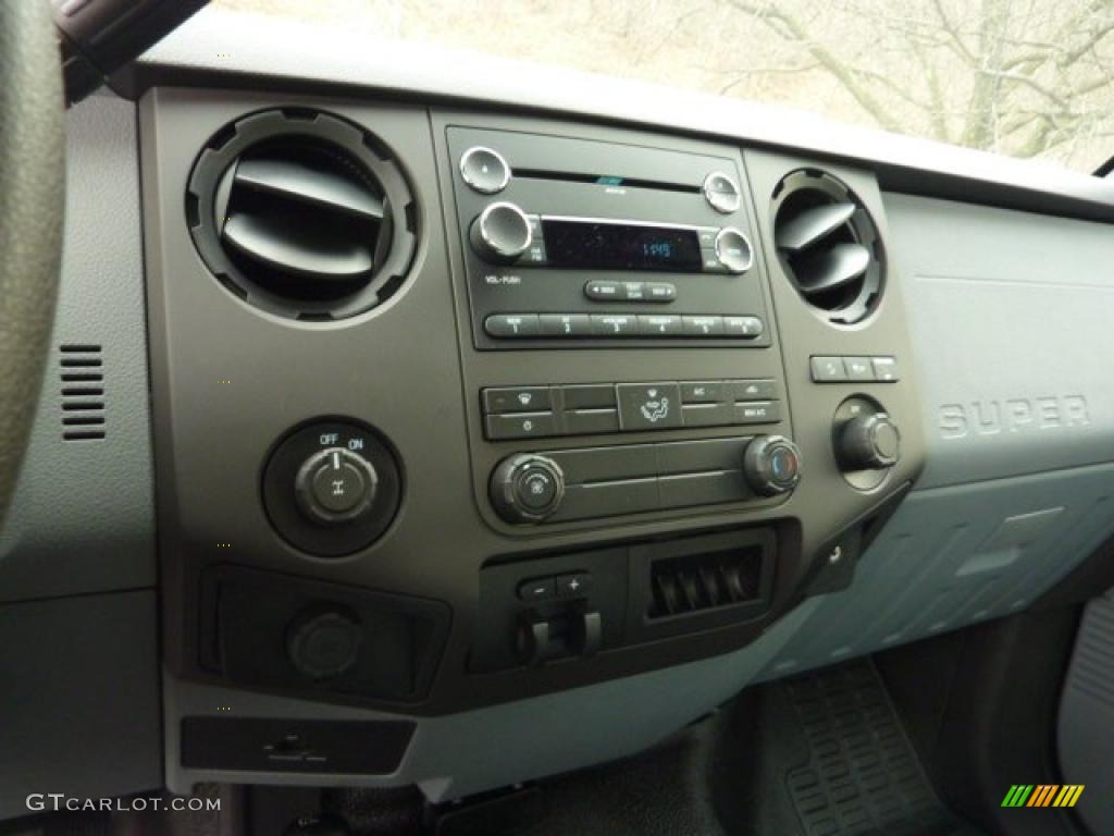 2011 Ford F250 Super Duty XL Regular Cab 4x4 Controls Photo #42449527