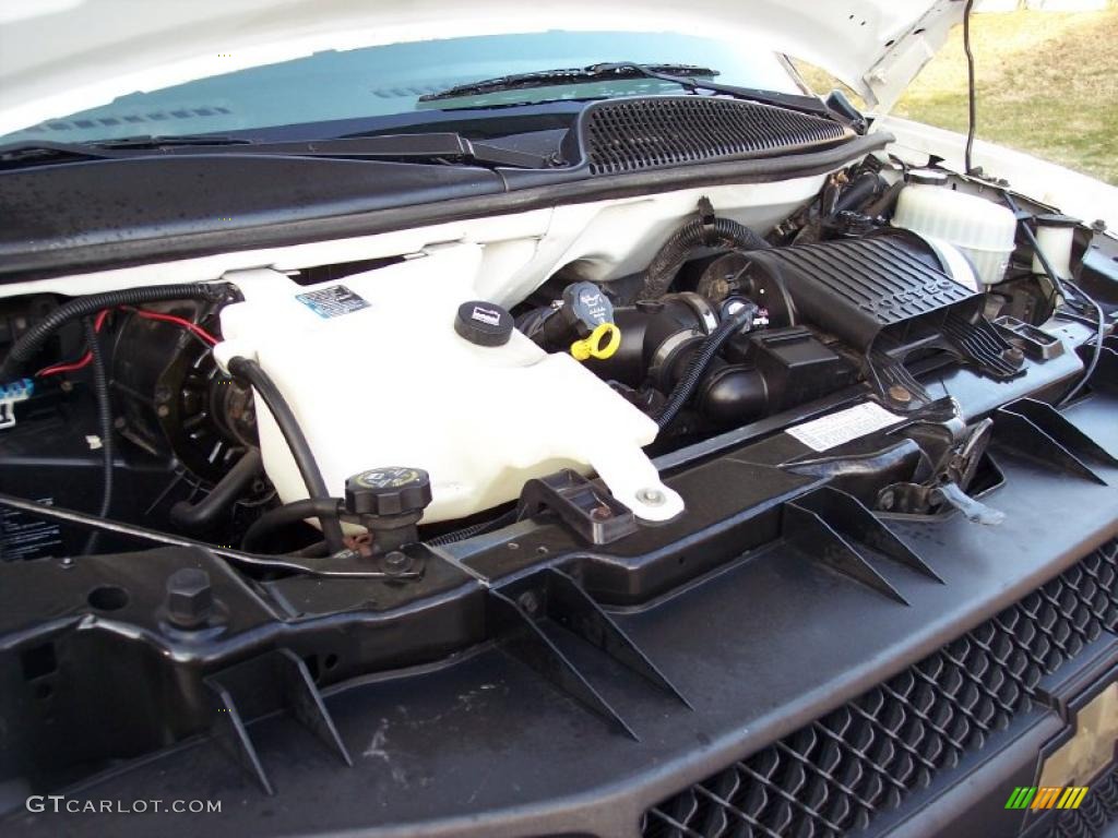 2005 Chevrolet Express 2500 Commercial Van 4.8 Liter OHV 16-Valve V8 Engine Photo #42450647