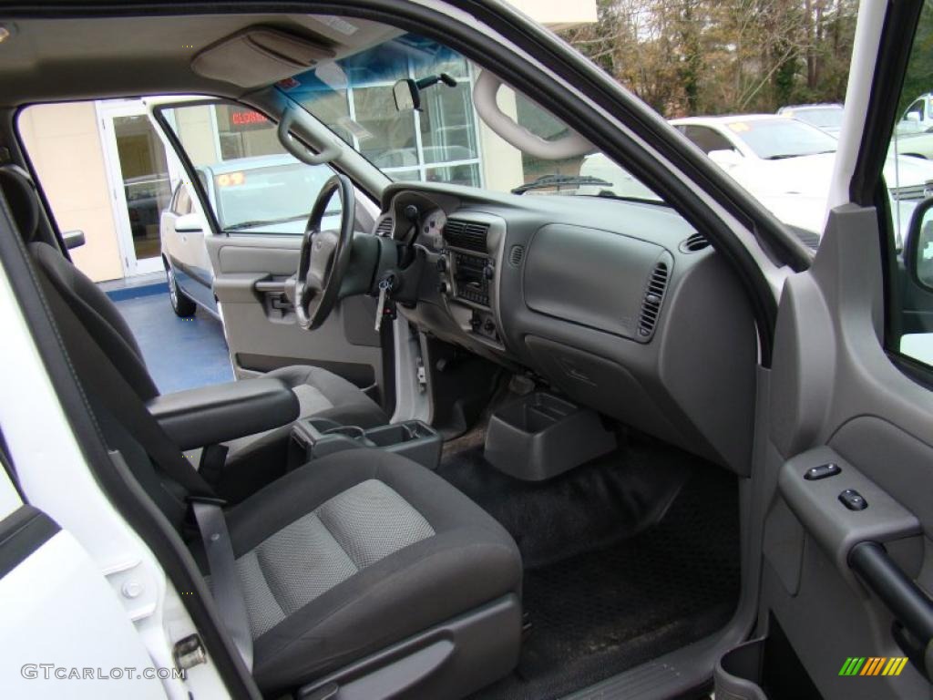 2005 Explorer Sport Trac XLT 4x4 - Oxford White / Medium Dark Flint photo #13