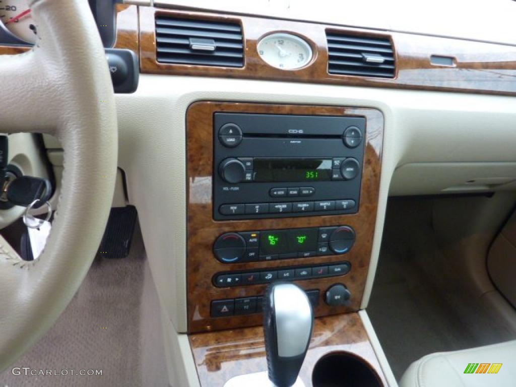 2005 Ford Five Hundred Limited AWD Controls Photo #42453351