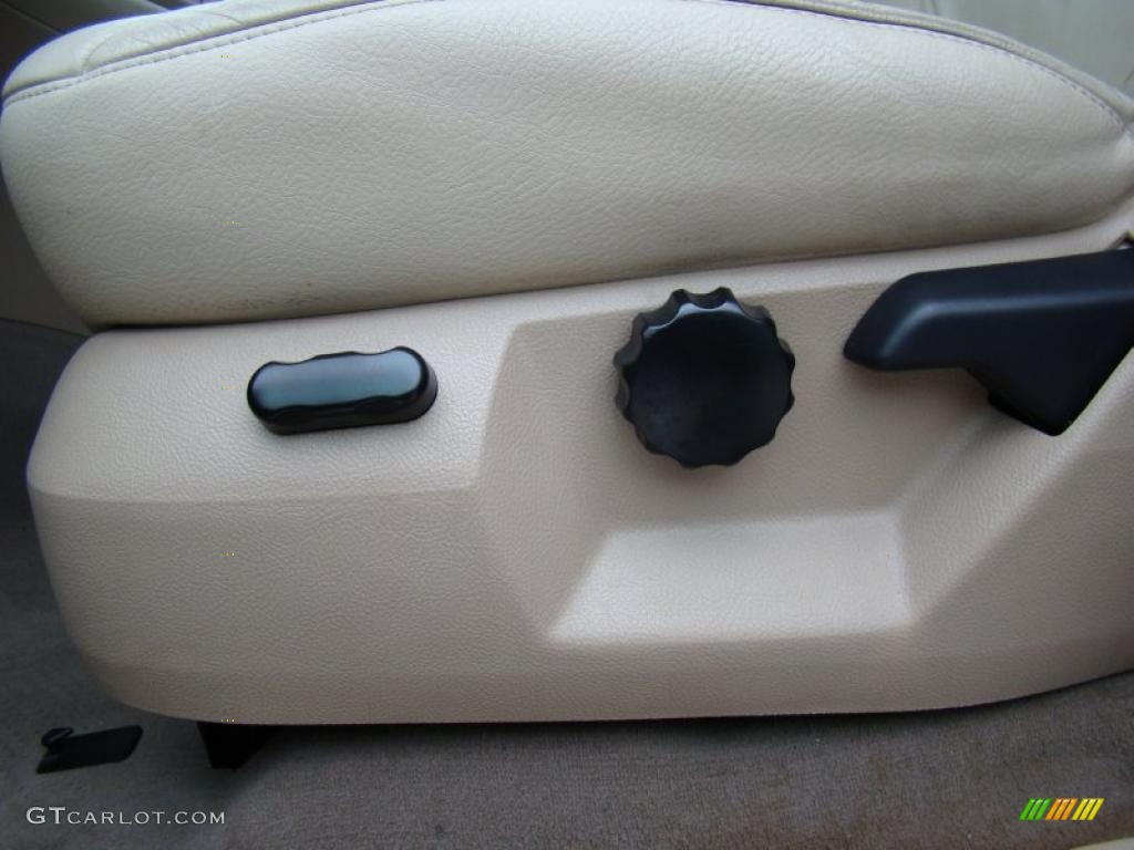 2003 Expedition XLT - Arizona Beige Metallic / Medium Parchment photo #12