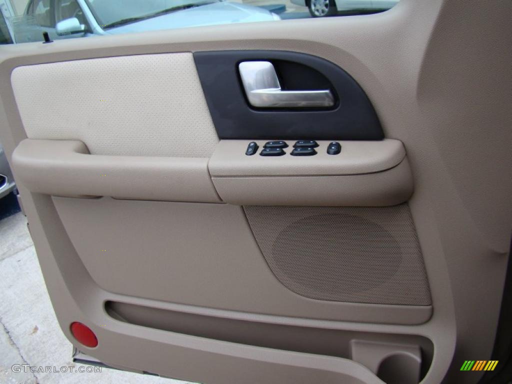 2003 Expedition XLT - Arizona Beige Metallic / Medium Parchment photo #24