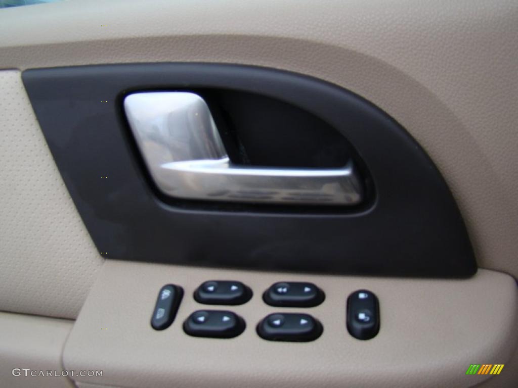 2003 Expedition XLT - Arizona Beige Metallic / Medium Parchment photo #25