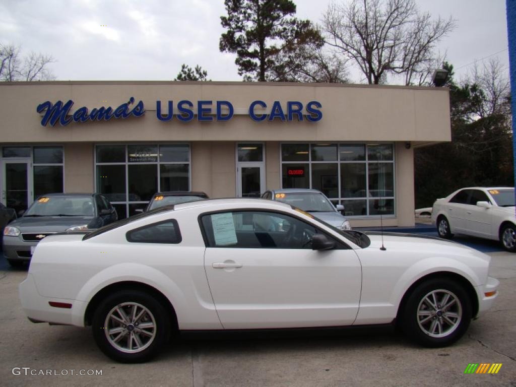 2005 Mustang V6 Premium Coupe - Performance White / Dark Charcoal photo #1