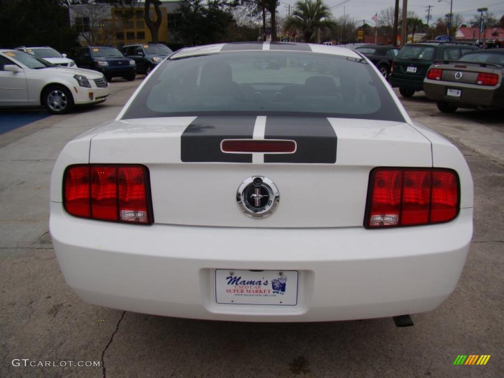 2005 Mustang V6 Premium Coupe - Performance White / Dark Charcoal photo #7
