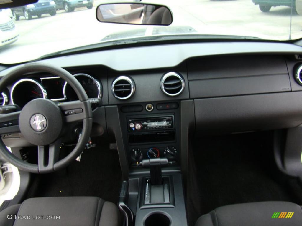 2005 Mustang V6 Premium Coupe - Performance White / Dark Charcoal photo #14