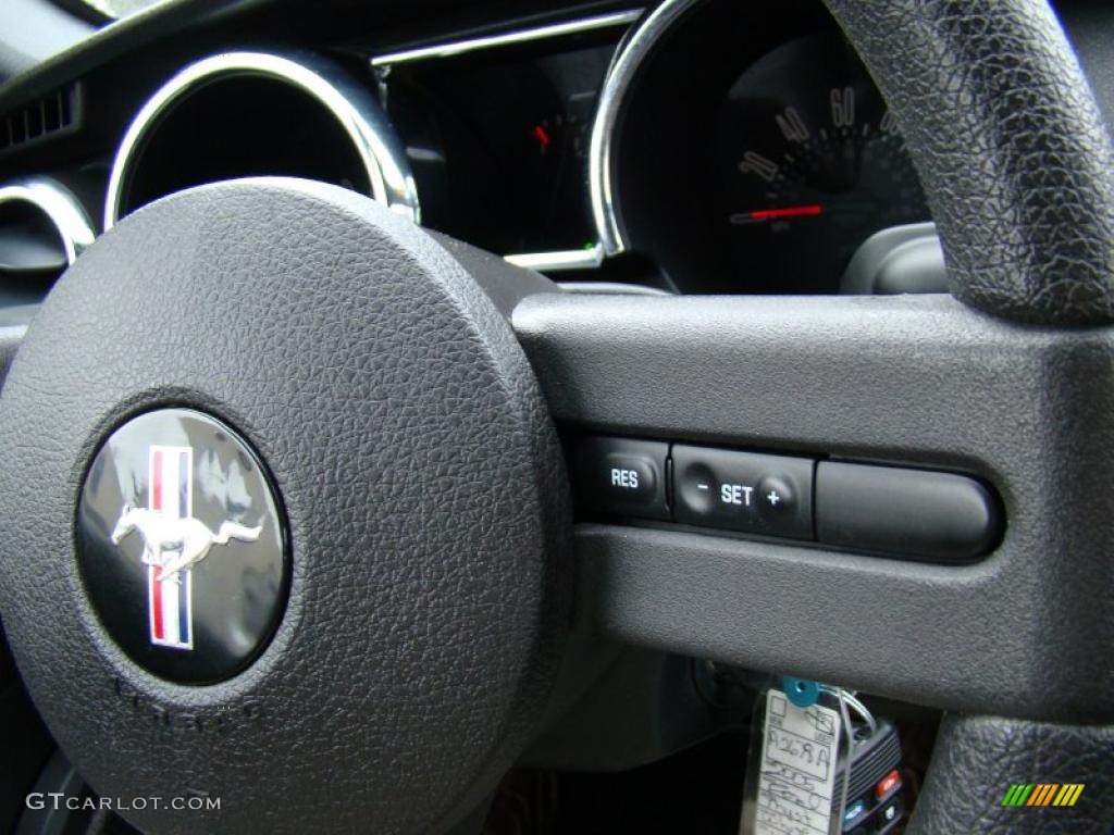 2005 Mustang V6 Premium Coupe - Performance White / Dark Charcoal photo #23