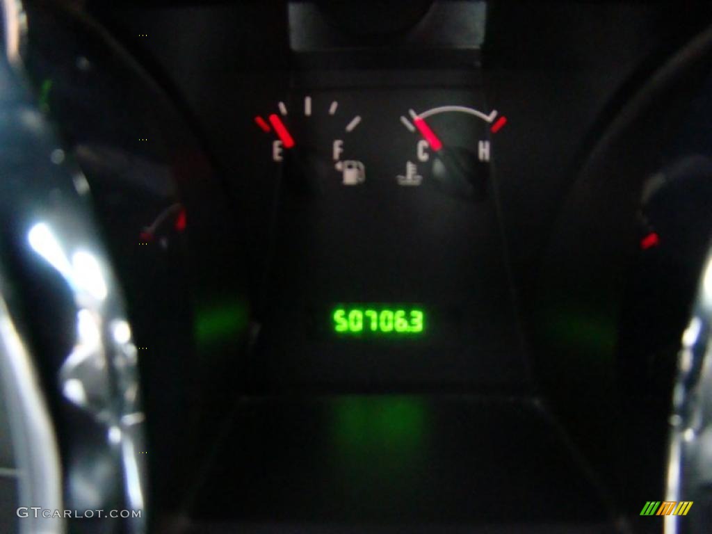 2005 Mustang V6 Premium Coupe - Performance White / Dark Charcoal photo #24