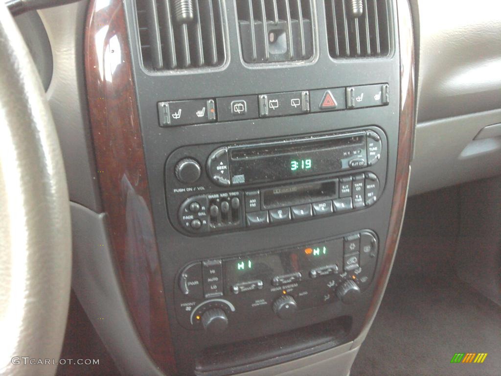 2001 Chrysler Town & Country LXi AWD Controls Photo #42456095
