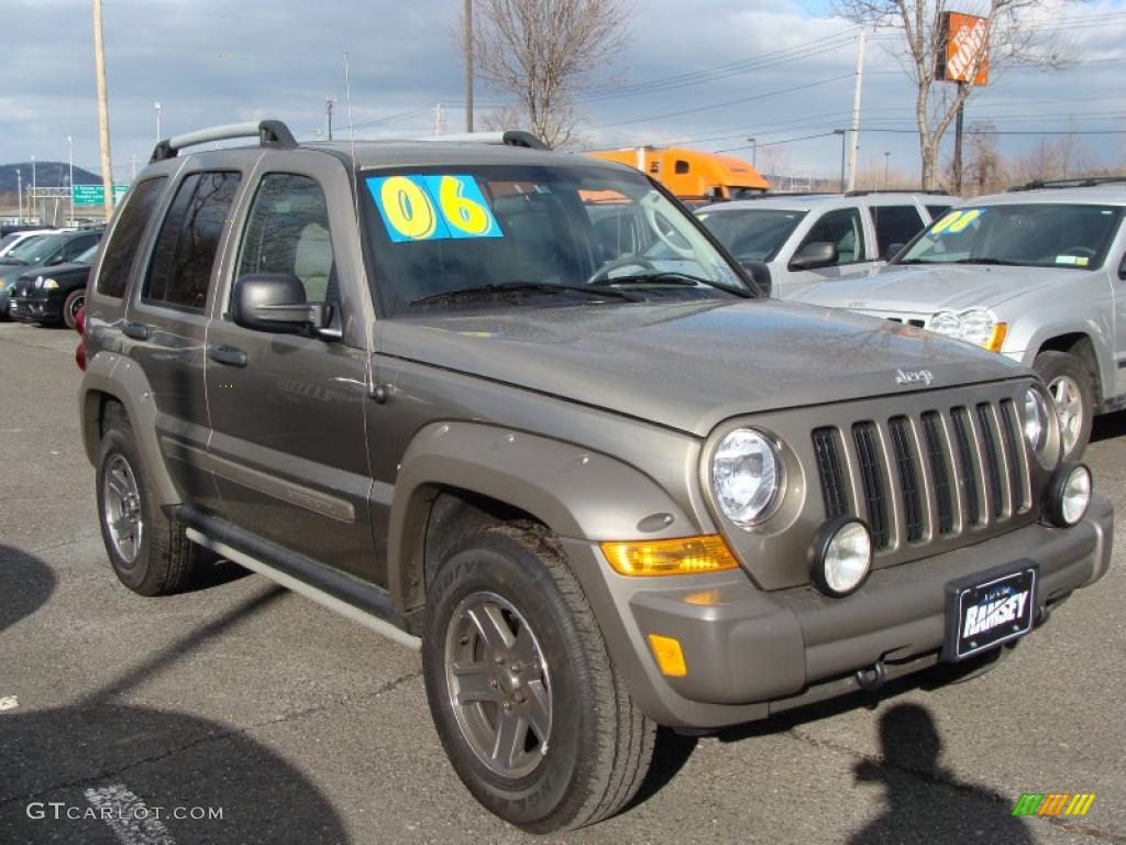 2006 Liberty Renegade 4x4 - Light Khaki Metallic / Dark Khaki/Light Graystone photo #3