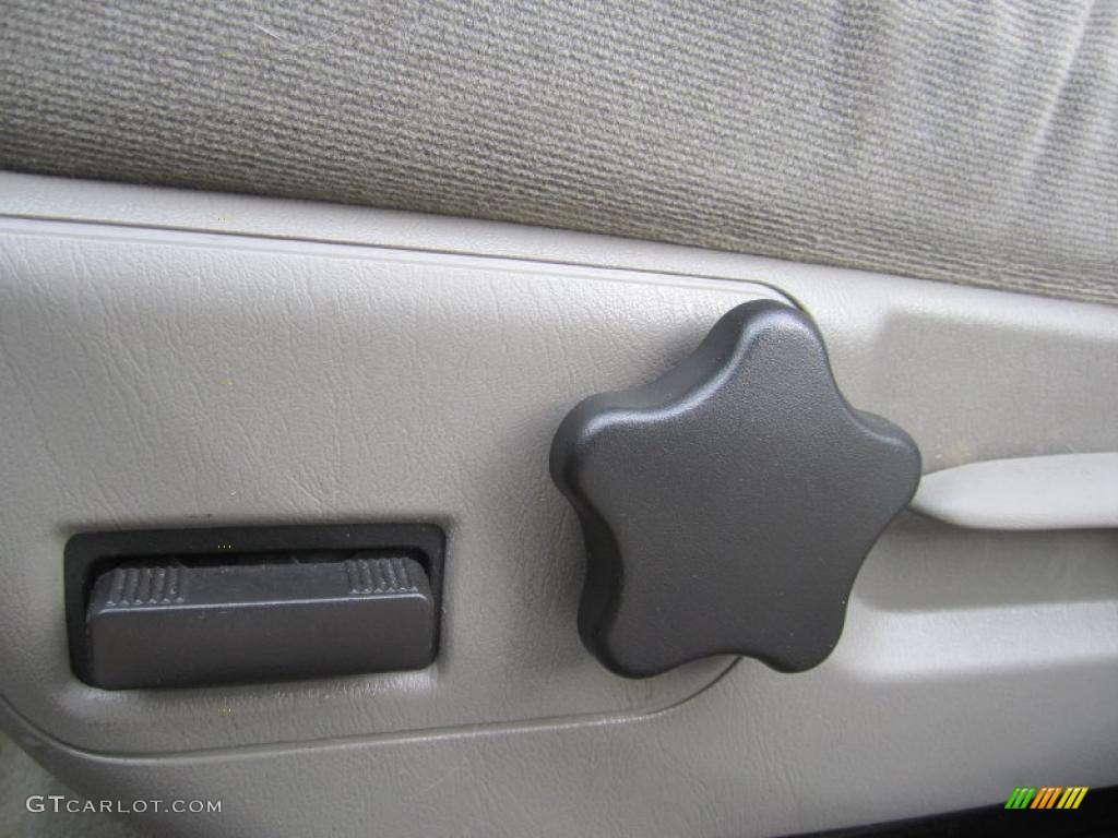 2005 Impala LS - Medium Gray Metallic / Medium Gray photo #23