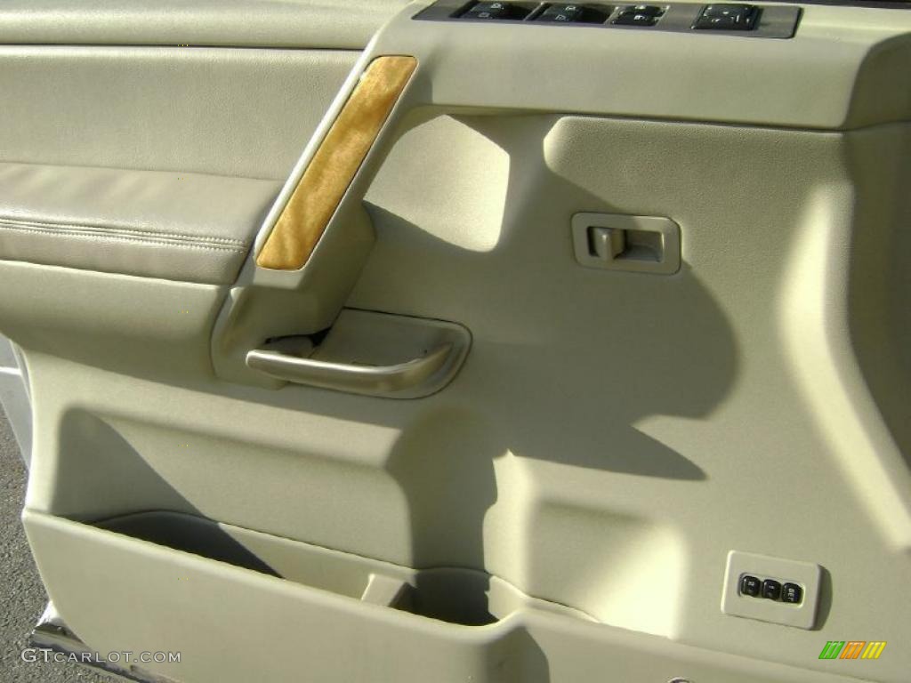 2004 QX 56 4WD - Silver Indulgence / Willow photo #13