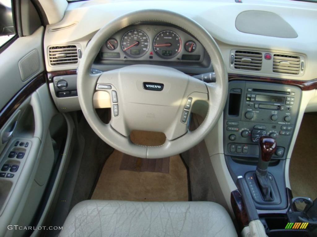 2002 Volvo S80 2.9 Taupe/LightTaupe Steering Wheel Photo #42461755