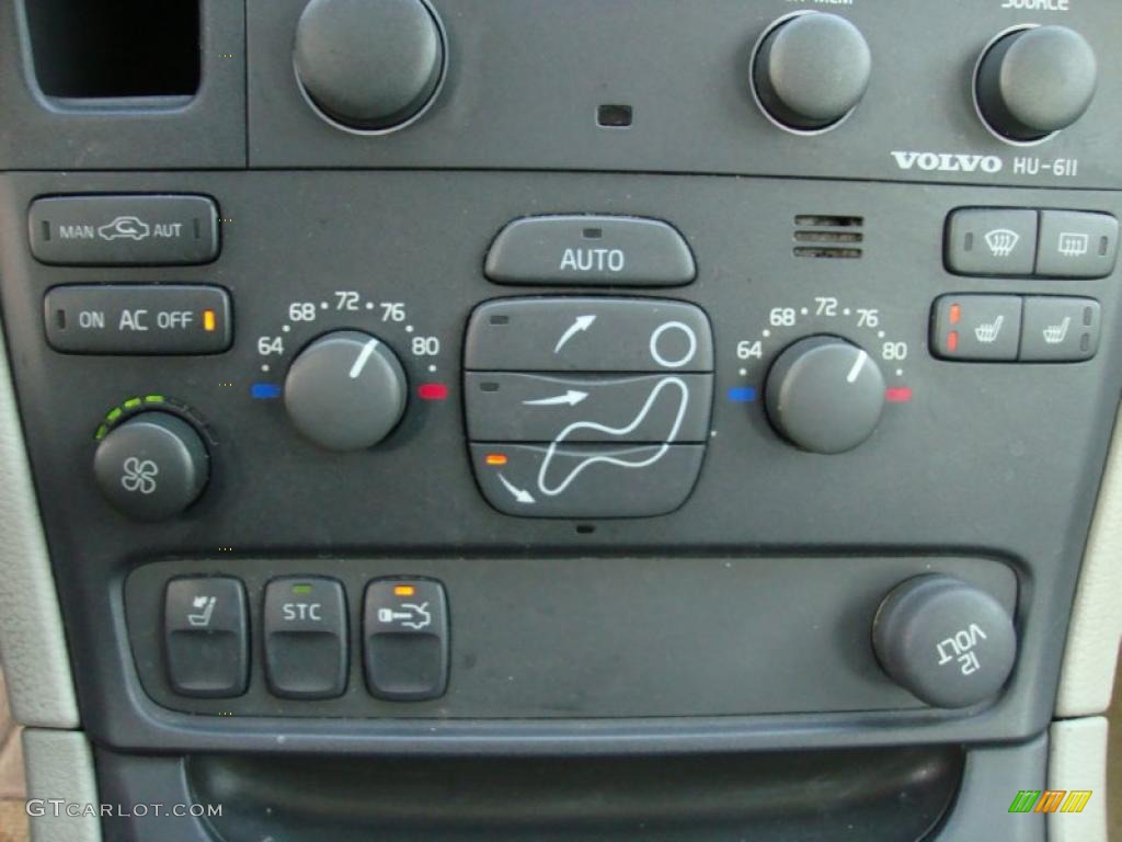 2002 Volvo S80 2.9 Controls Photo #42461963