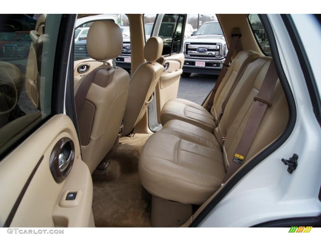 Light Cashmere Interior 2004 Buick Rainier CXL AWD Photo #42463937