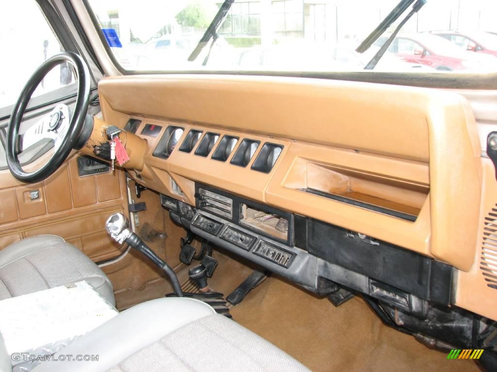 1995 Wrangler SE 4x4 - Light Pearlstone Pearl / Spice Beige photo #11
