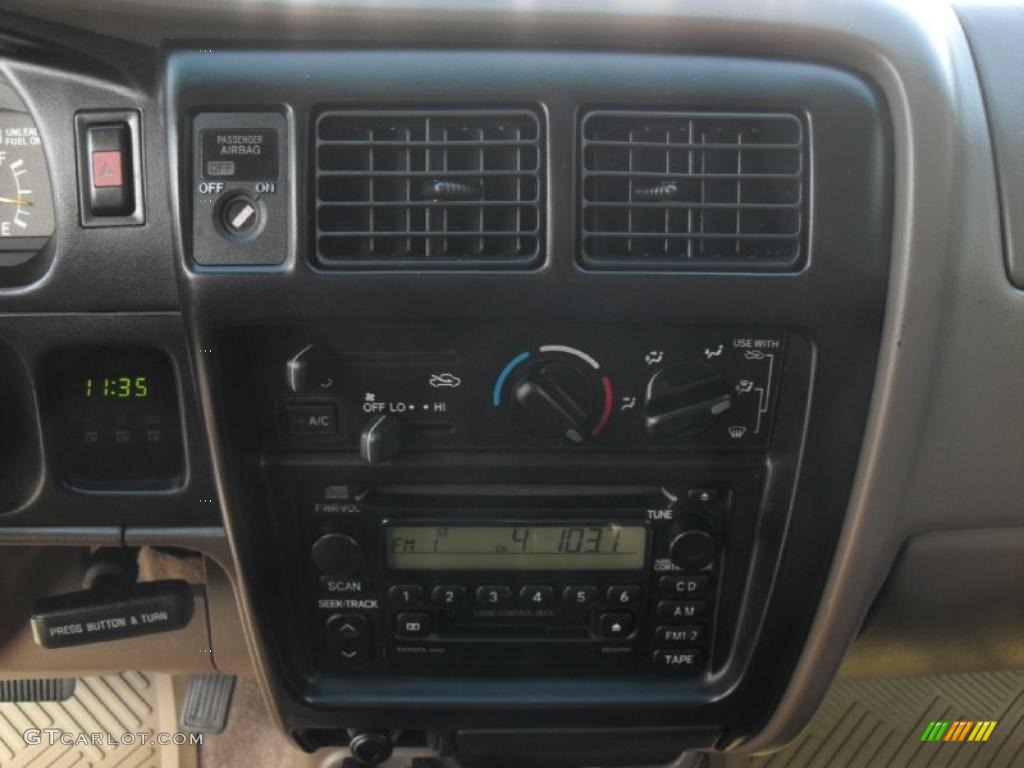 2000 Toyota Tacoma V6 PreRunner Extended Cab Controls Photo #42465379