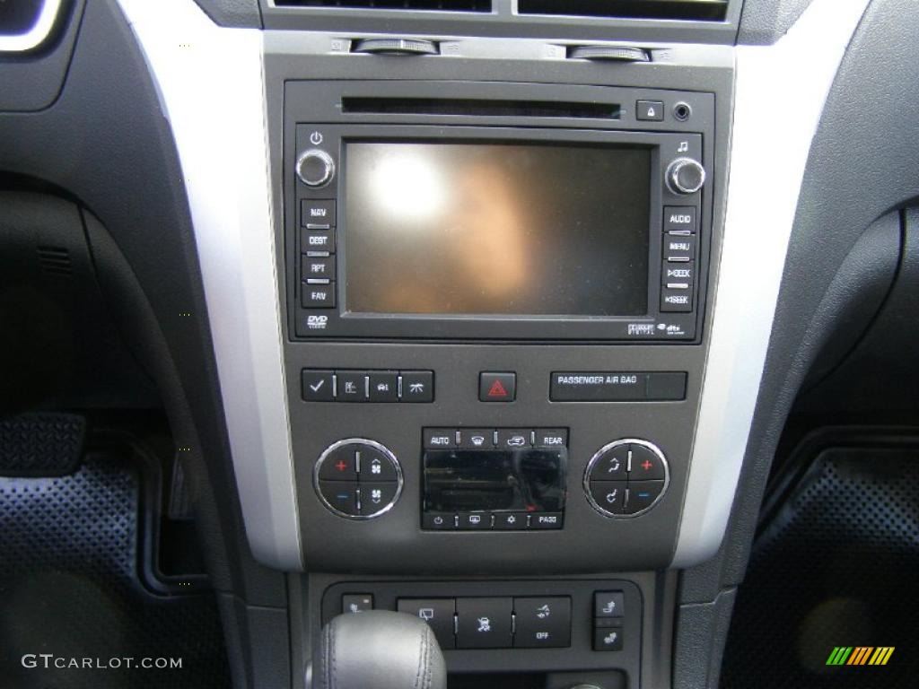 2011 Chevrolet Traverse LT AWD Controls Photo #42468036