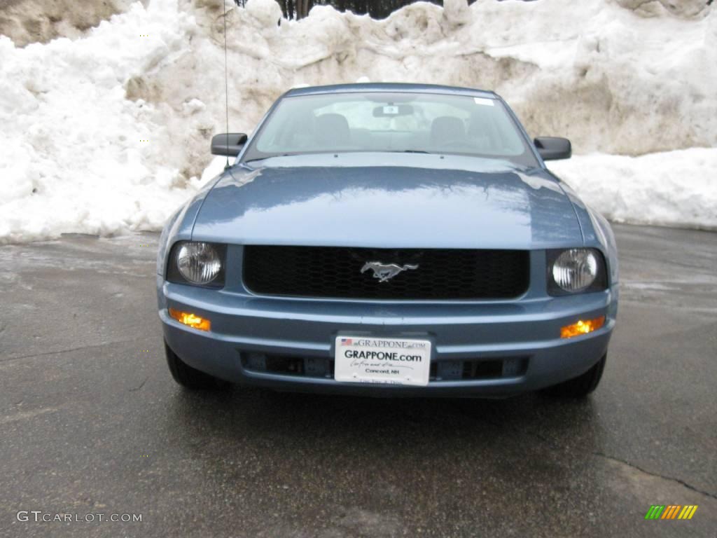 2007 Mustang V6 Deluxe Coupe - Windveil Blue Metallic / Light Graphite photo #7