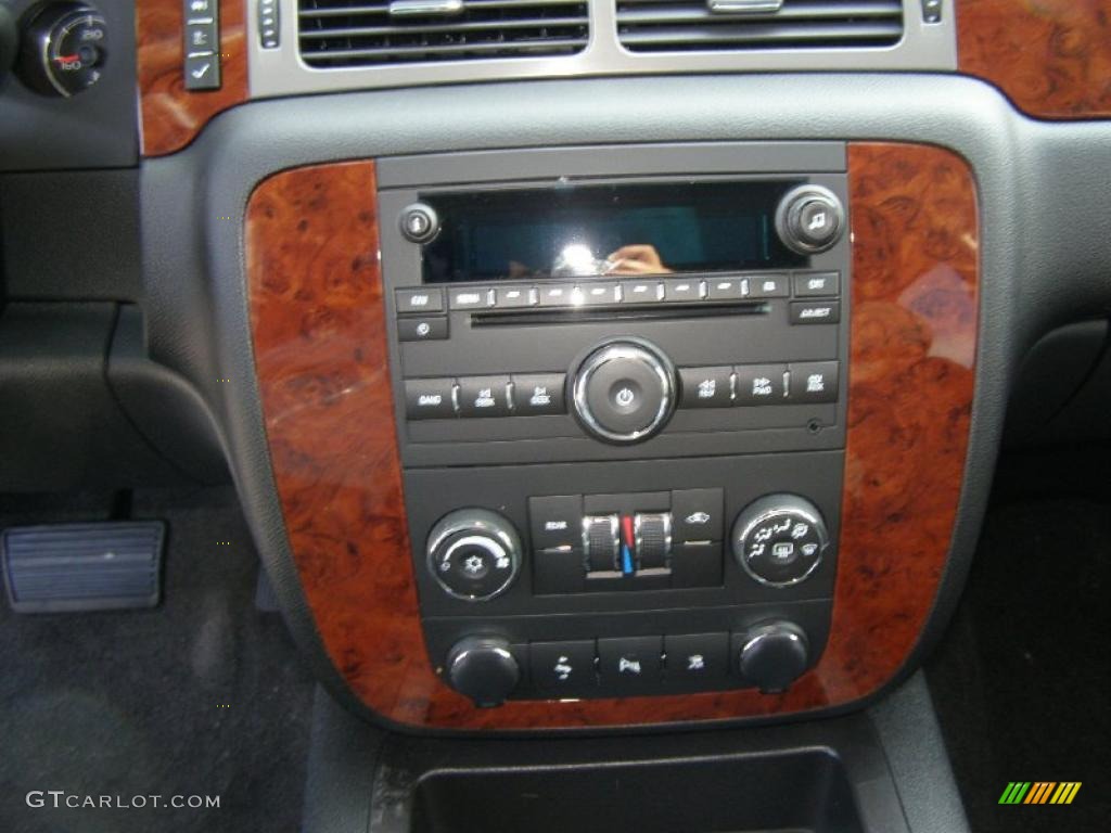 2011 Chevrolet Tahoe LS 4x4 Controls Photo #42468292