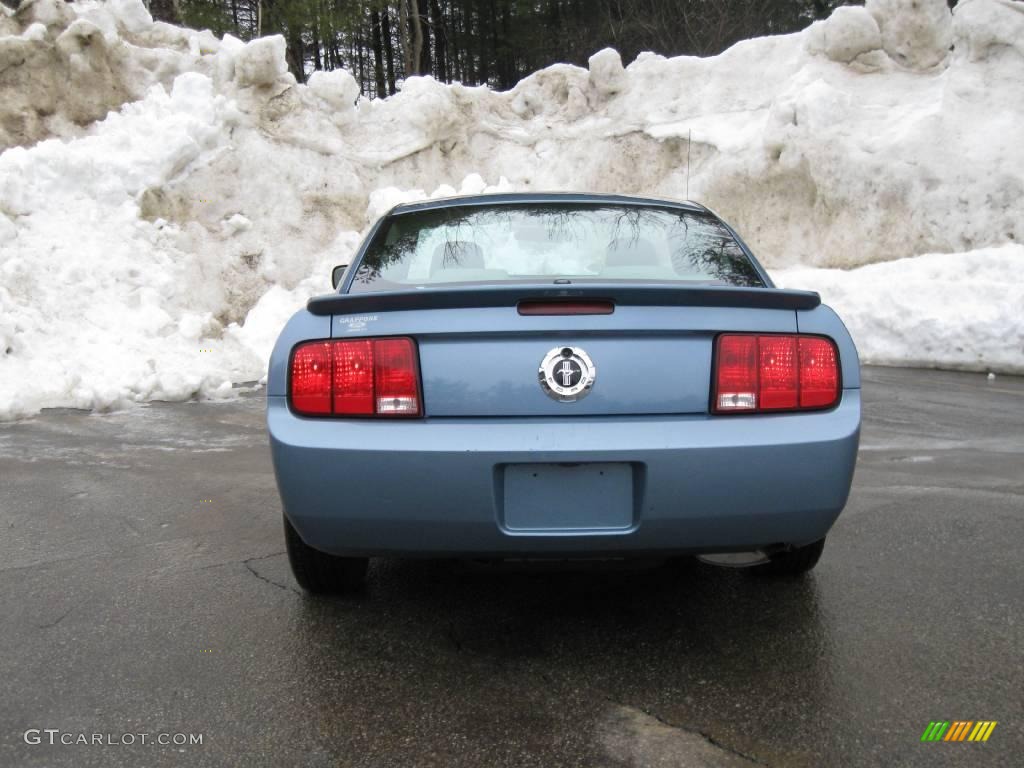 2007 Mustang V6 Deluxe Coupe - Windveil Blue Metallic / Light Graphite photo #9