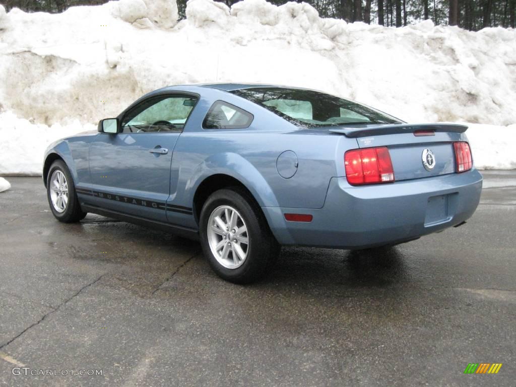 2007 Mustang V6 Deluxe Coupe - Windveil Blue Metallic / Light Graphite photo #10